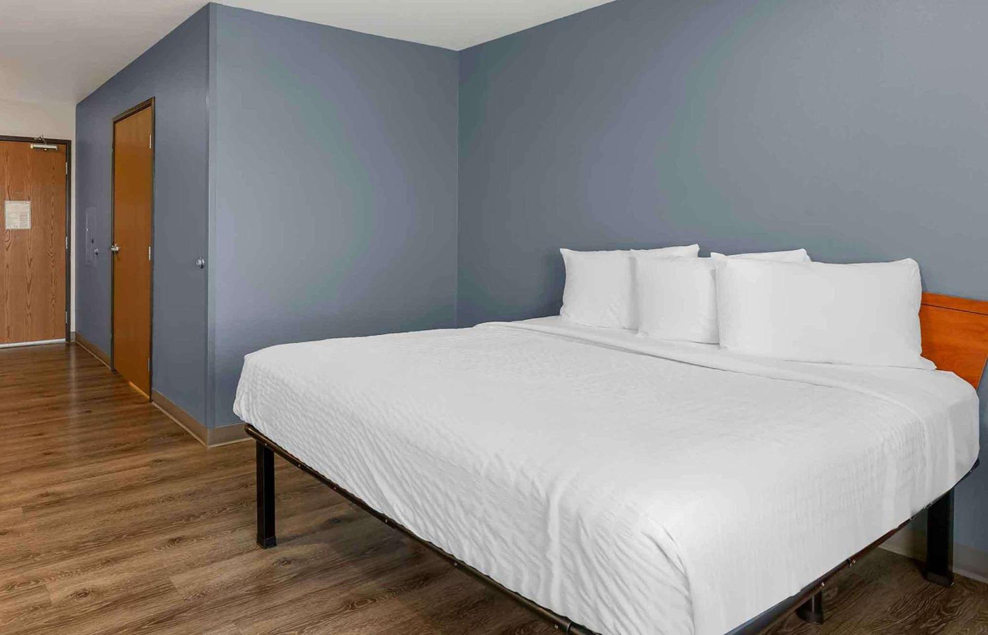 Extended Stay America Select Suites - Cleveland - Airport Екстер'єр фото