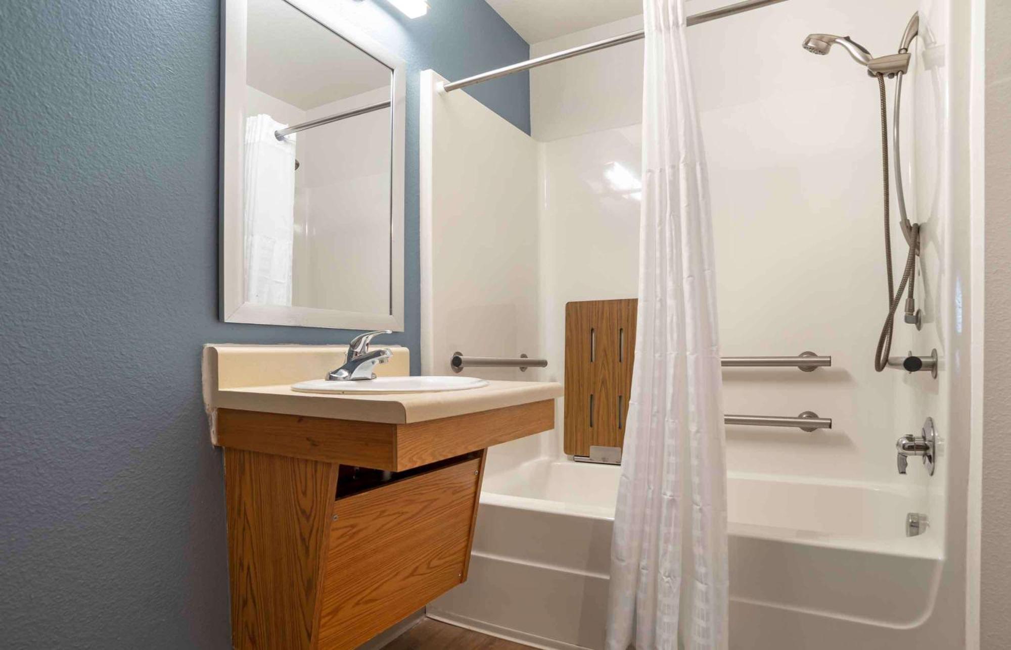Extended Stay America Select Suites - Cleveland - Airport Екстер'єр фото