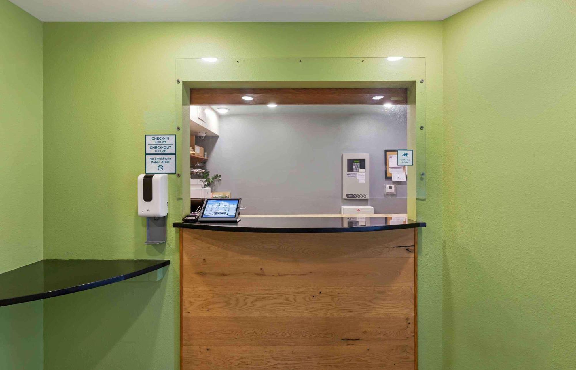 Extended Stay America Select Suites - Cleveland - Airport Екстер'єр фото