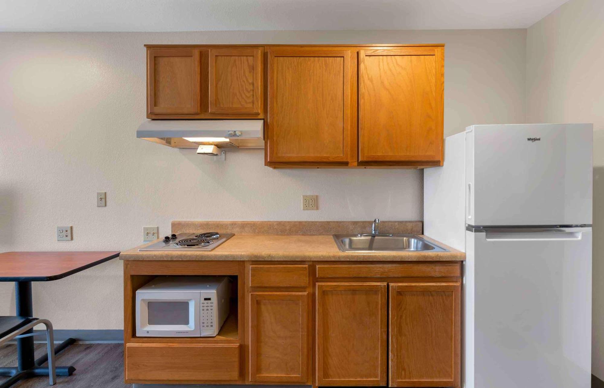 Extended Stay America Select Suites - Cleveland - Airport Екстер'єр фото