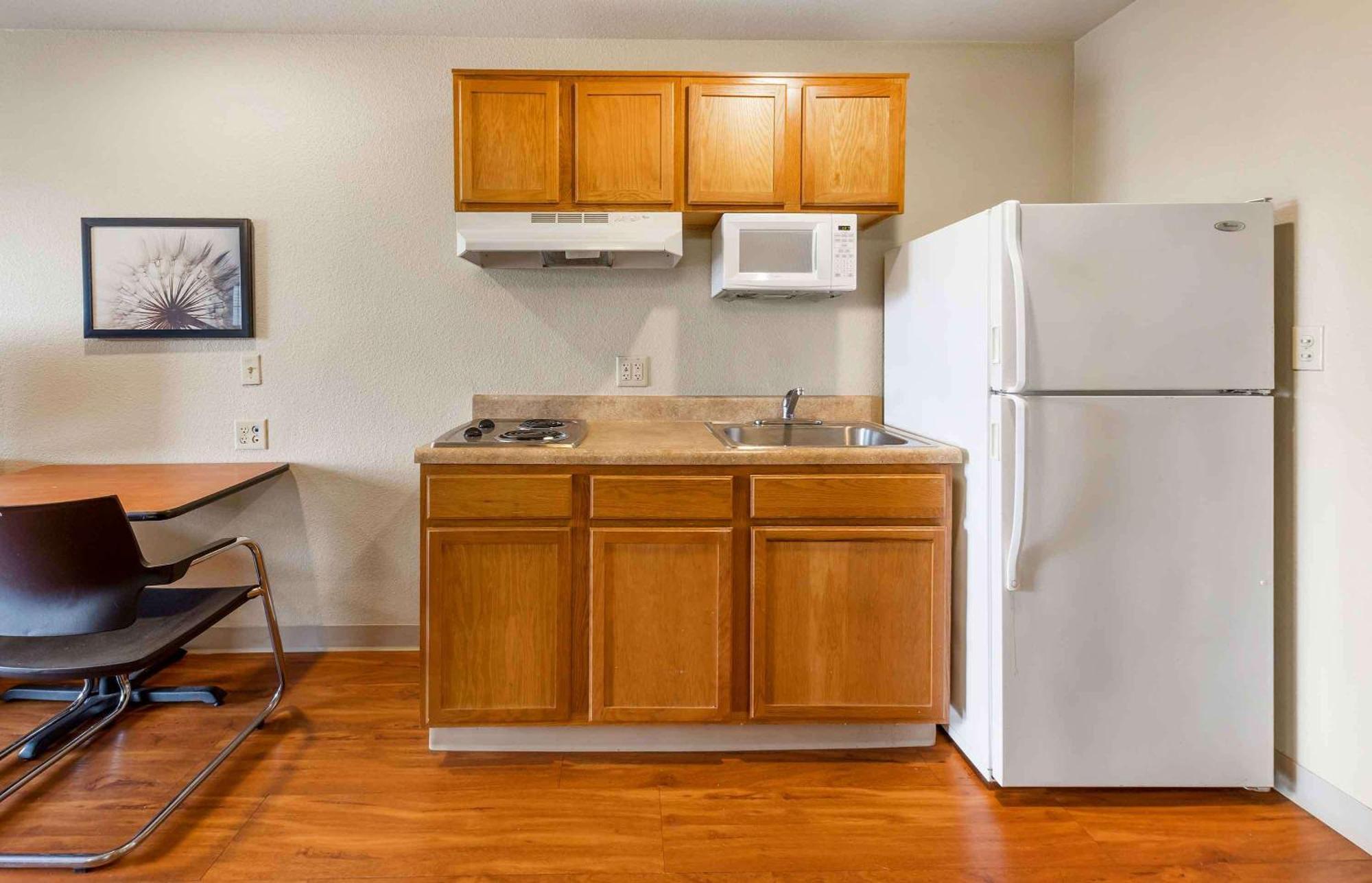 Extended Stay America Select Suites - Cleveland - Airport Екстер'єр фото