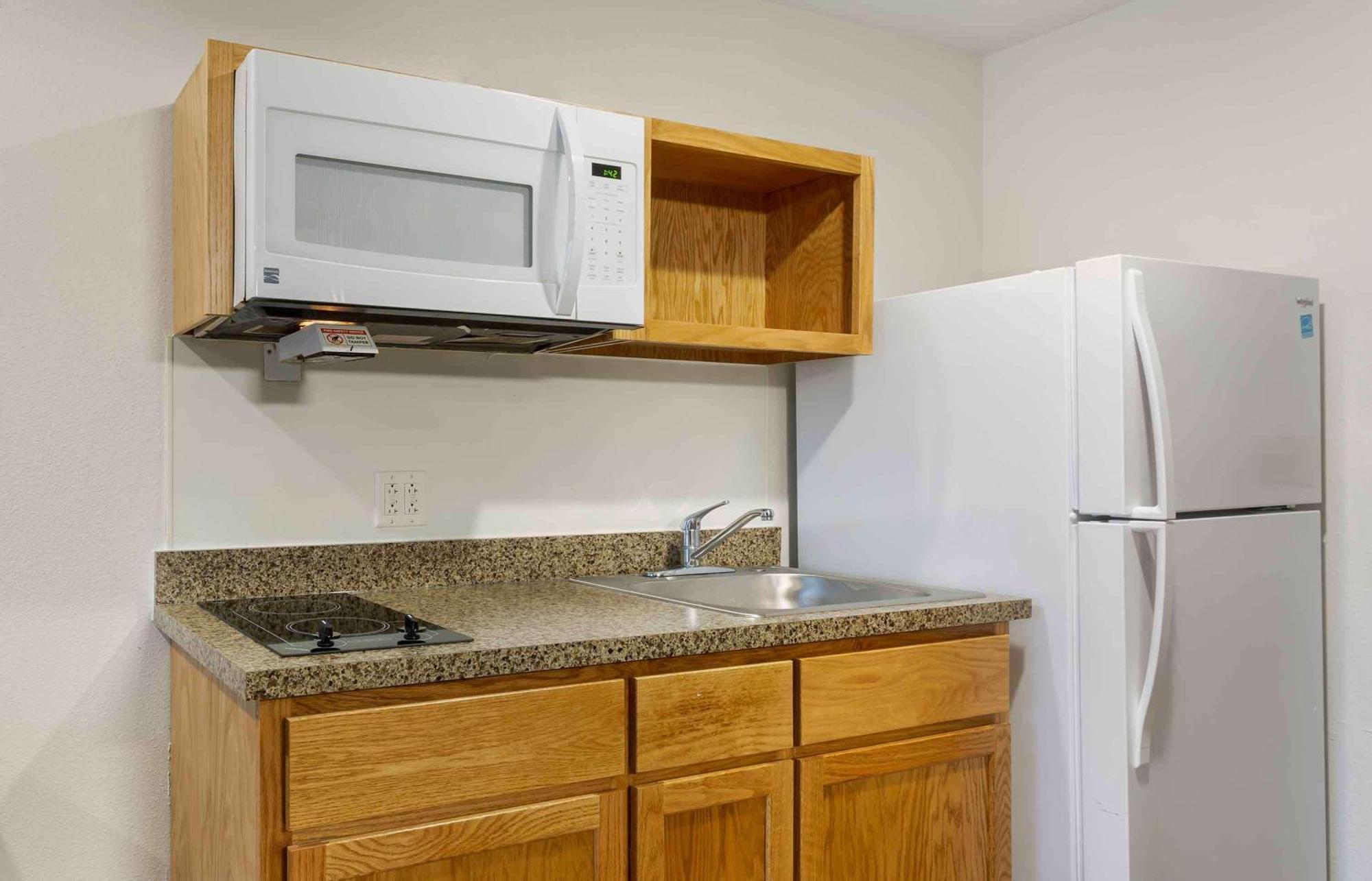 Extended Stay America Select Suites - Cleveland - Airport Екстер'єр фото