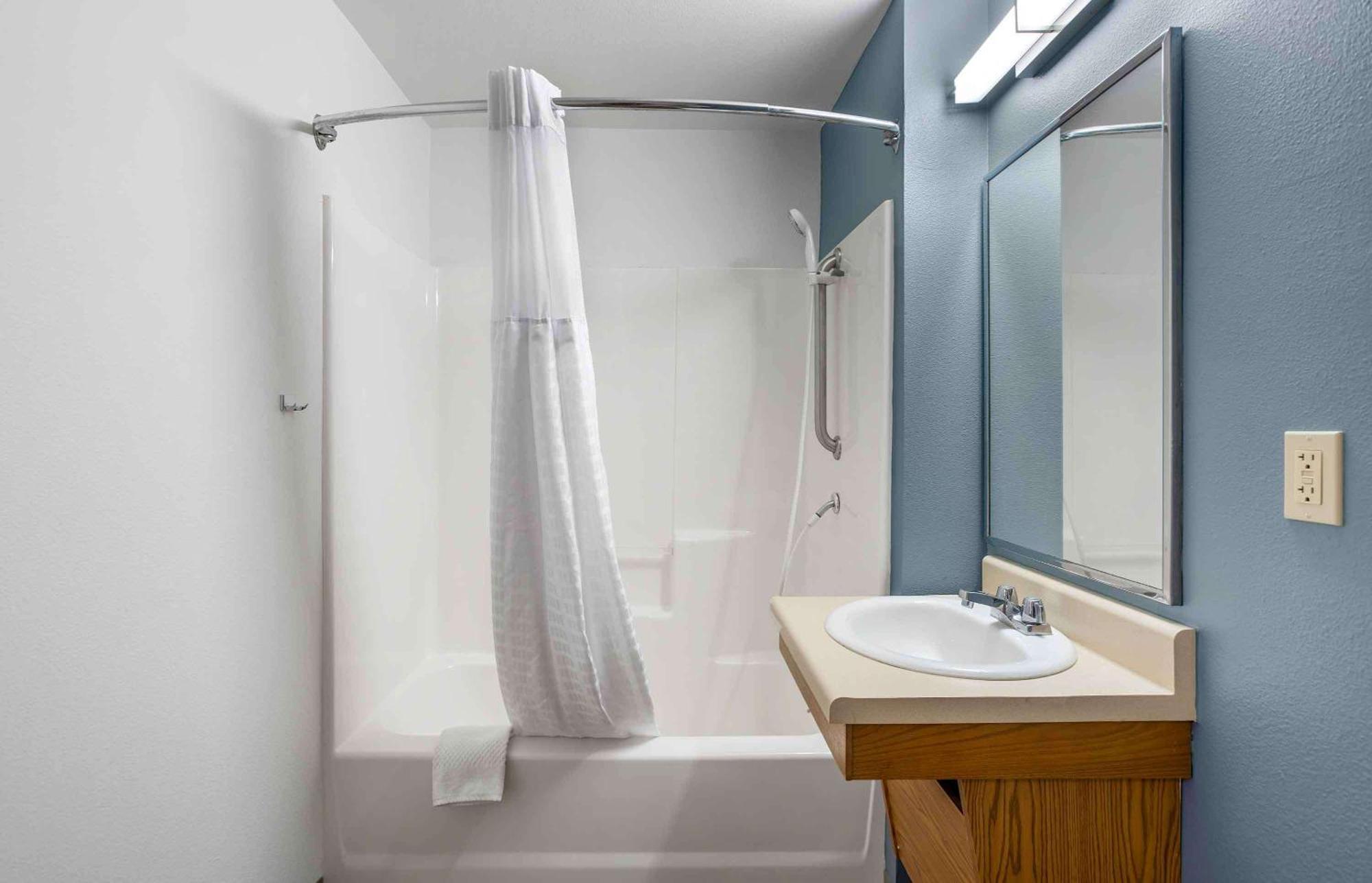 Extended Stay America Select Suites - Cleveland - Airport Екстер'єр фото